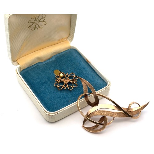 43 - Two hallmarked 9ct gold brooches. A large brooch with textured and polished strands, length 58mm, an... 