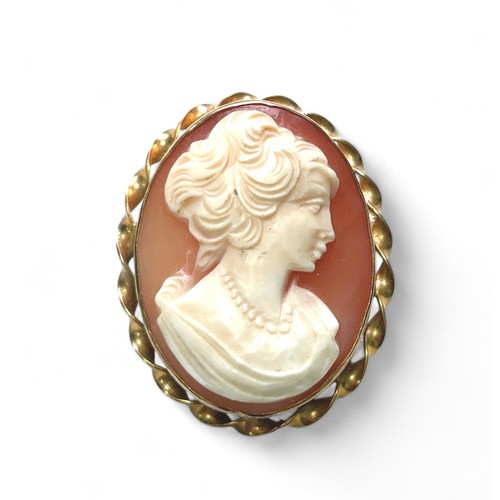 45 - 9ct gold cameo brooch depicting a lady in profile. 7.41g.  Length 35mm.,