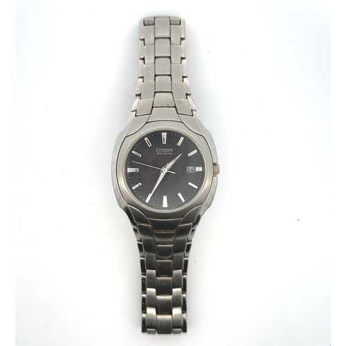 78 - A boxed Citizen Eco Drive watch E111-S022240. Scratches to bracelet. Watch untested.