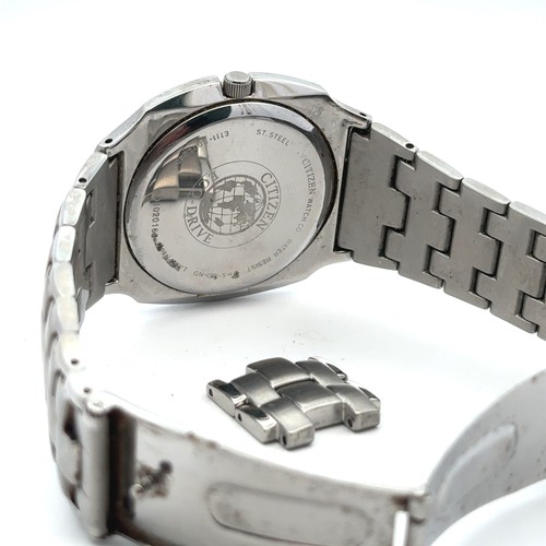 78 - A boxed Citizen Eco Drive watch E111-S022240. Scratches to bracelet. Watch untested.