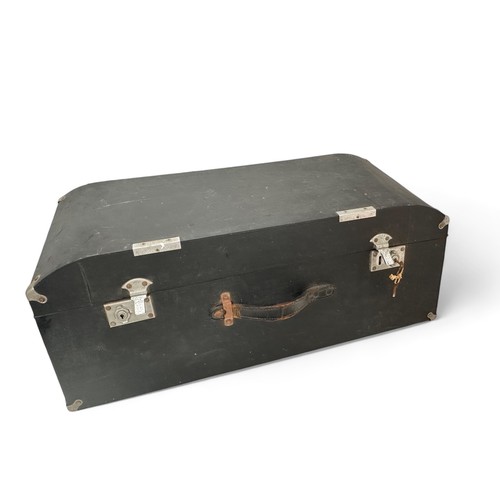 136 - A vintage car trunk. Dimensions approx 80 x 46 x 23cm