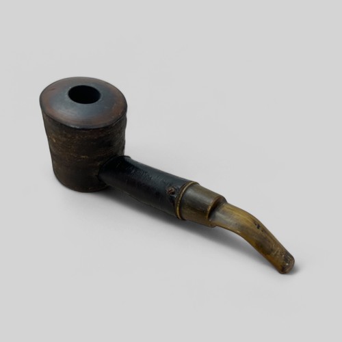 212 - Novelty oversized antique pipe / shop display, approx. 25cm long.