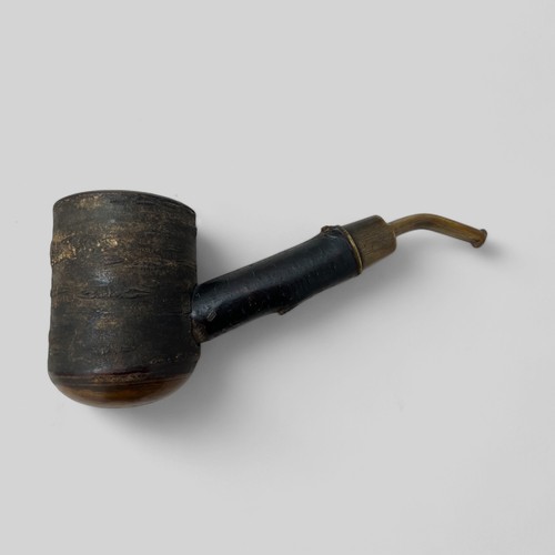 212 - Novelty oversized antique pipe / shop display, approx. 25cm long.