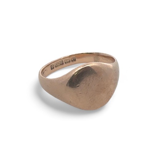 18 - A 9ct gold signet ring, size R.