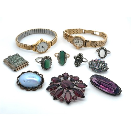 69 - A small quantity of silver and costume jewellery to include silver and gem set rings, an aventurine ... 