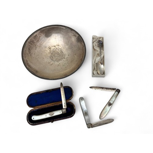 141 - An inscribed silver pedestal dish, two fruit knives with mother of pearl handles and silver blades, ... 