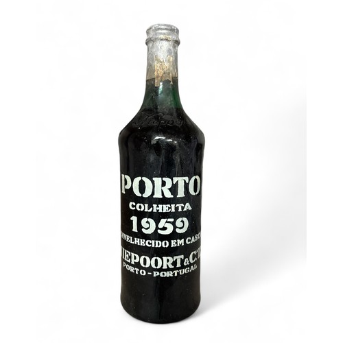 162 - 1959 Niepoort & CA.LDA Porto Colheita Port. Sealed.