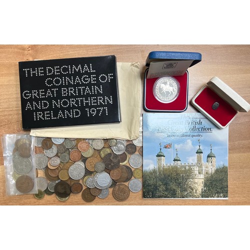 139 - World coins with strength in GB, including boxed silver proof FDC crown 1977, prof cased set FDC 197... 