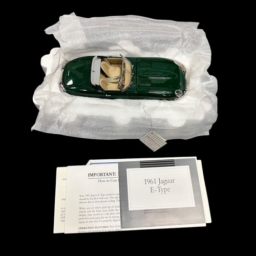 123 - Franklin Mint 1/24th scale 1961 Jaguar E-Type No. B11TC05, generally excellent in good plus box (han... 