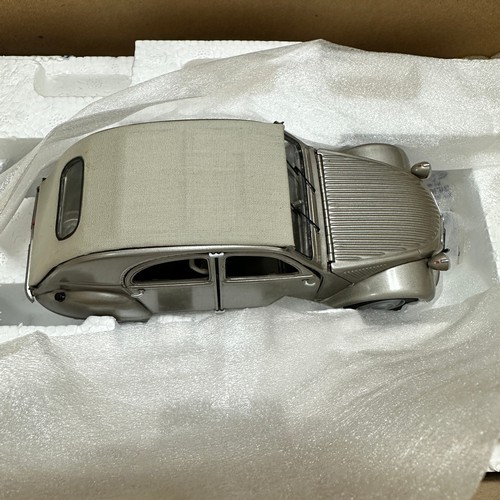 133 - Franklin Mint 1/24th scale Citroen 2CV No. B11WH08, generally excellent in good plus box (handwritte... 