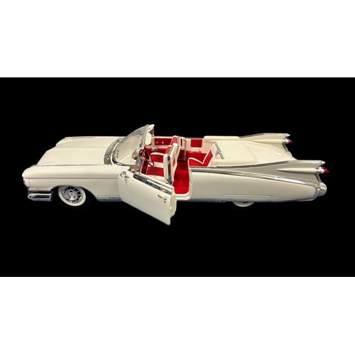 181 - Maisto 1/12th scale 1959 Cadillac Eldorado Biarritz white with red interior, generally excellent in ... 