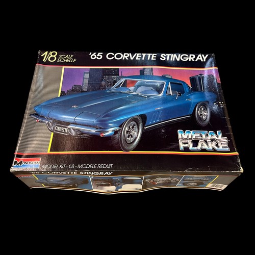 262 - Monogram 1/8th scale 1965 Corvette Stingray (metalflake edition) No. 2613, unmade and unpainted plas... 