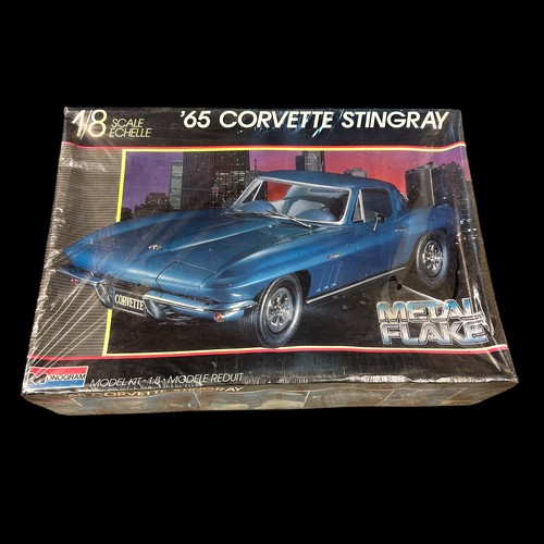 263 - Monogram 1/8th scale 1965 Corvette Stingray (metalflake edition) No. 2613, unmade and unpainted plas... 