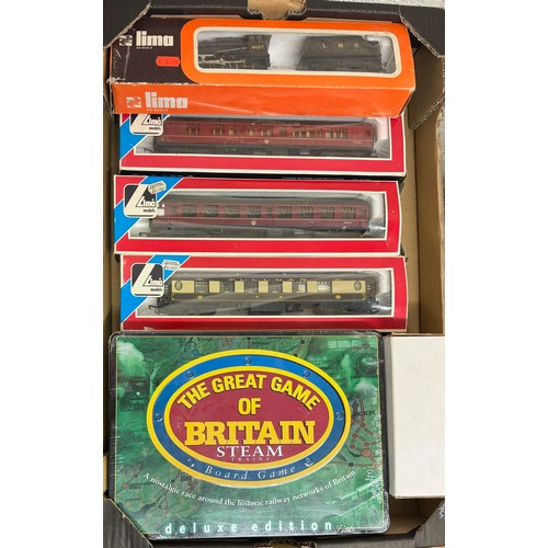 301 - OO gauge collection, generally excellent in to good plus boxes, with Hornby 2-8-0 LMS black 8027 loc... 