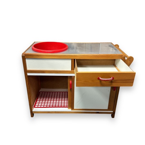 219 - Children's play kitchen unit with sink. Measures W77cm x D35cm x H58cm.