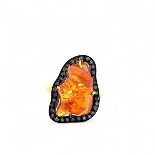 26 - An 18ct gold and silver-topped ring set with an unusual freeform mandarin garnet and thirty three su... 