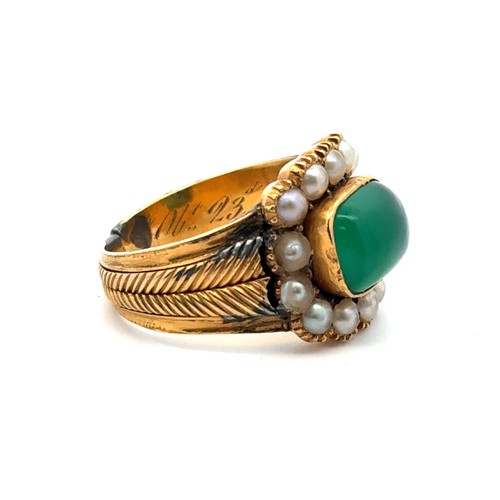 30 - A George III split pearl and chrysoprase mourning ring in unmarked yellow metal. Inscribed to inner ... 