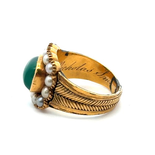 30 - A George III split pearl and chrysoprase mourning ring in unmarked yellow metal. Inscribed to inner ... 