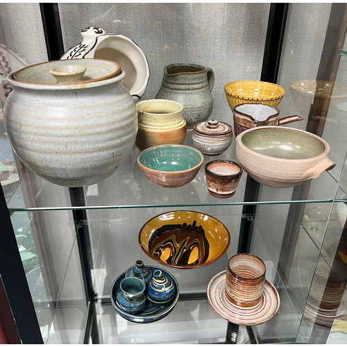 382 - Studio Pottery, small collection to include; David Wilson handpainted bowl (chipped), Ray Finch mug,... 