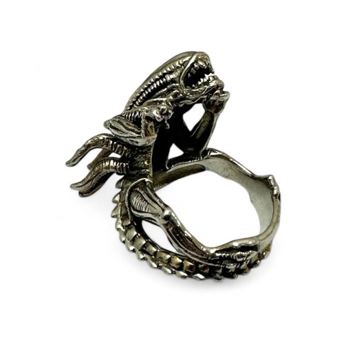 109 - Silver Alien Xenomorph ring, stamped 925.