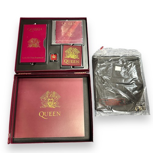 266 - Signed Queen The Miracle LP, Queen Box Of Tricks & Other Signed Items. Signed The Miracle vinyl, no ... 