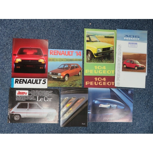 223 - 1970s onwards mainly Renault car brochures, generally excellent to good plus (some with dealer label... 