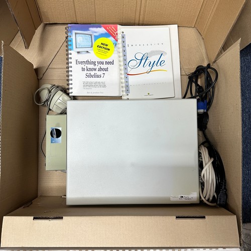 238 - Boxed Acorn A7000+ Computer. In original box with mouse and power leads. Plus 2 reference books. UNT... 