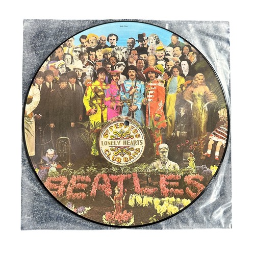 264A - The Beatles - Sgt. Peppers - Picture Disc. PHO 7027, picture vinyl disc. In fair condition sleeve.