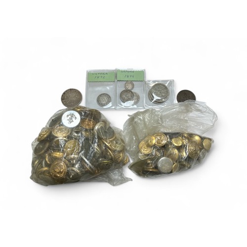 182 - A range of coins, banknotes and military buttons, to include GB silver half crowns, shillings etc, 2... 