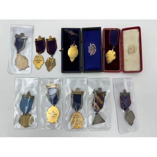 91 - A range of ten Manchester Unity Oddfellows jewels - six in silver/ silver gilt, four unmarked. Two b... 