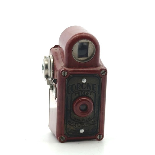 173 - Coronet Midget 16mm miniature or spy camera, with red body. In original leather case.