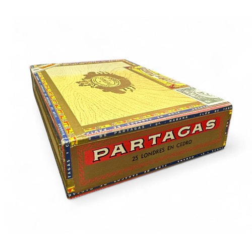 203 - A Boxed set of Flor de Tabacos de Partagas Habana - No. 520, 25 Made in Cuba Cigars, still boxed and... 