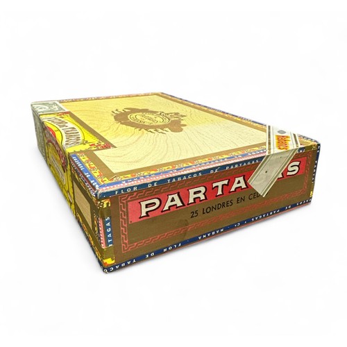 203 - A Boxed set of Flor de Tabacos de Partagas Habana - No. 520, 25 Made in Cuba Cigars, still boxed and... 