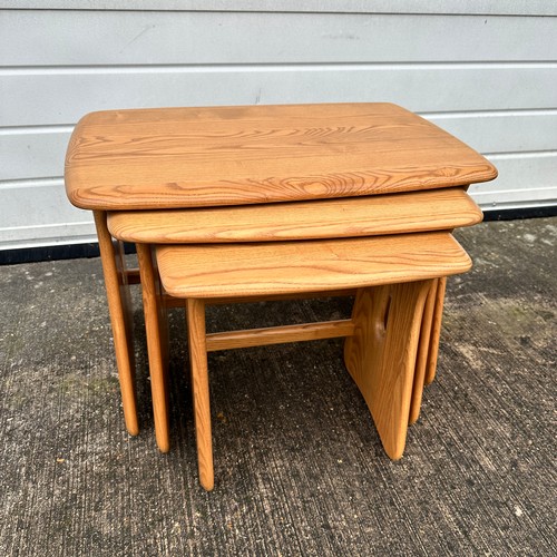 426 - Lucian Ercolani - Ercol - Model 1159 - A mid 20th century Ercol Windsor Model 1159 beech and elm nes... 