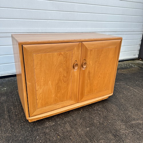 429 - Ercol - Windsor - Lucian Ercolani for Ercol mid-20th century circa 1960s blond elm tv television uni... 