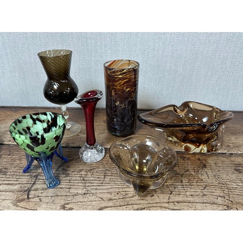 362 - Art Glass, range of Art Glass pieces to include; lobed molar bowl in amber, Mdina smoky mottled slee... 