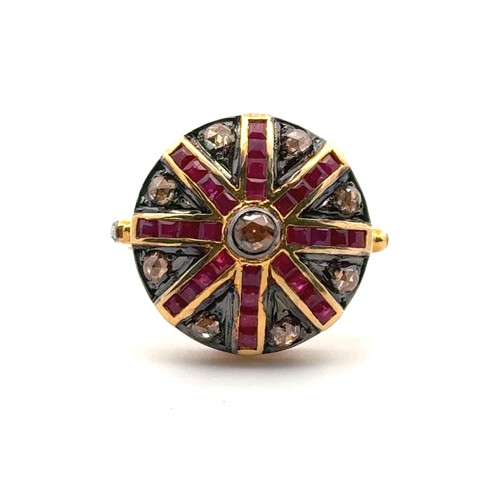 30 - A silver gilt target style ring set with yellow and white rose-cut diamonds and step-cut rubies, siz... 