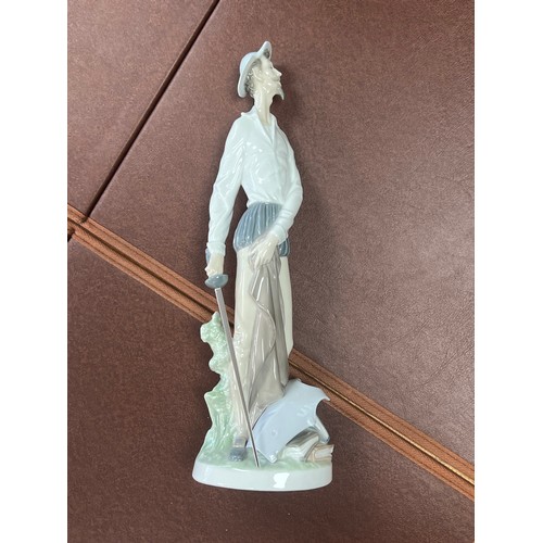 238 - Lladro, four medium Lladro figures to include; Beautiful Rhapsody 6319, Golfer, Happy Anniversary 64... 