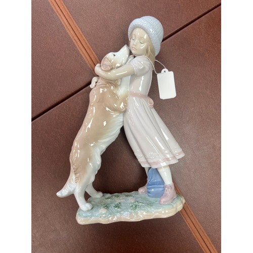 240 - Lladro, A Warm Welcome 6903 figurine. Height 25cm.