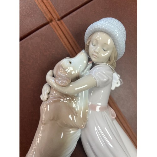 240 - Lladro, A Warm Welcome 6903 figurine. Height 25cm.