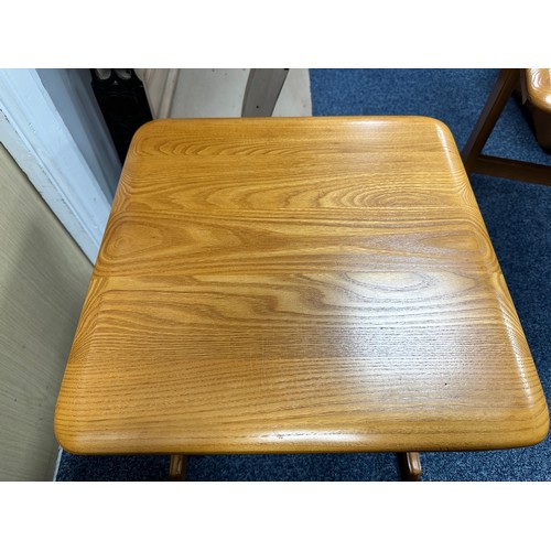 428 - An Ercol style mid-century elm nest of tables. Height 44cm, length 58cm, depth 44cm, smallest height... 