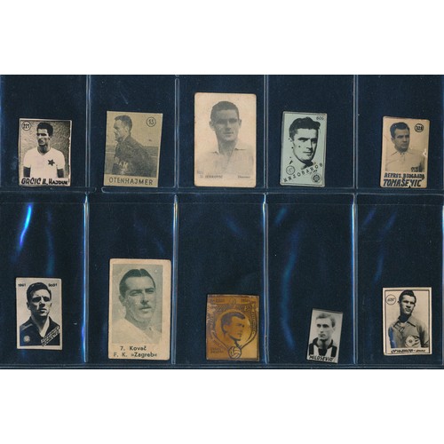 328 - Yugoslavia, 1948-1960 soccer gum cards, noted teams, star players, various series. Mixed condition. ... 