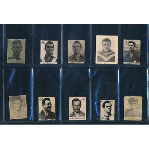 328 - Yugoslavia, 1948-1960 soccer gum cards, noted teams, star players, various series. Mixed condition. ... 