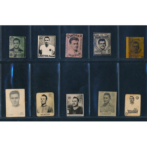 328 - Yugoslavia, 1948-1960 soccer gum cards, noted teams, star players, various series. Mixed condition. ... 