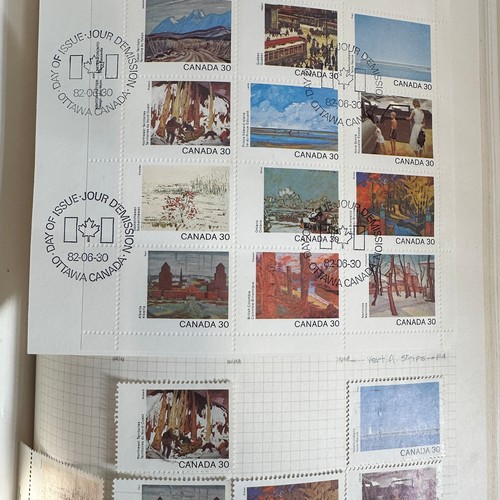 45 - Canada, stamp collection in three albums and yearbook.