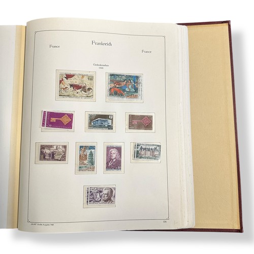 63 - France, collection in Kabe Printed Stamp Album. Well filled from 1900 onwards.