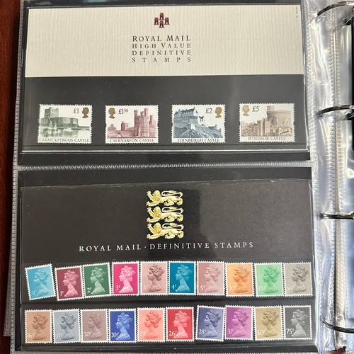 118 - Great Britain QEII Decimal collection of definitive presentation packs in boxed binder noting 1993 B... 