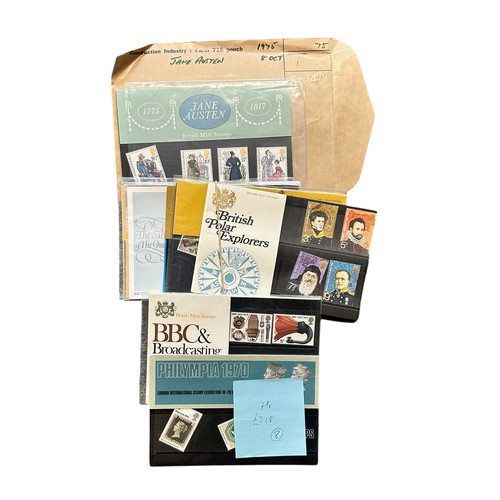 117 - Great Britain QEII Decimal presentation packs 1980-1993 with numerous duplication. 465 packs, face v... 