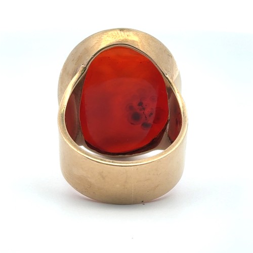 10 - A gold carnelian intaglio seal ring depicting a Roman man. Unmarked but tests as 9ct using XRF.  Siz... 