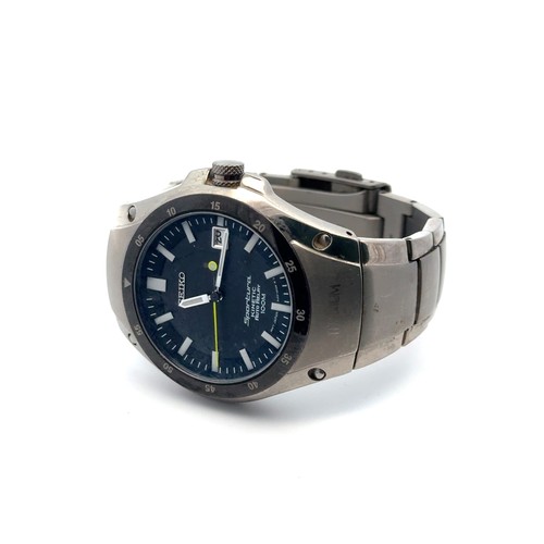 117 - A gents Seiko Sportura Kinetic Auto Relay titanium watch. Model 5J22-OC28. Watch appears to be in wo... 